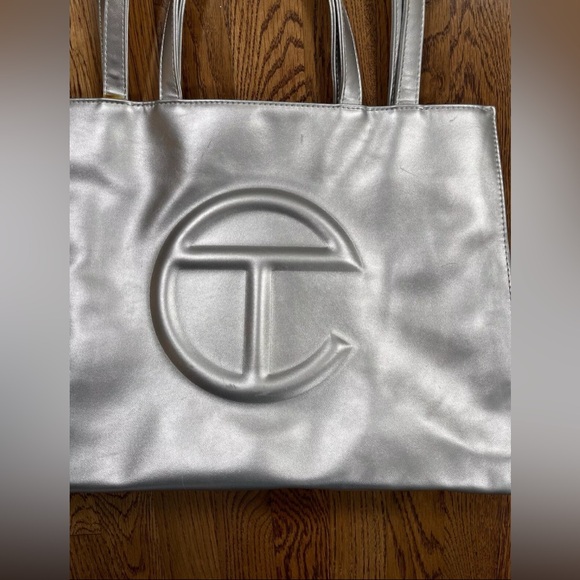Womens Teflar Metallic Silver Vegan Leather Medium Shopping Handbag - Picture 3 of 10
